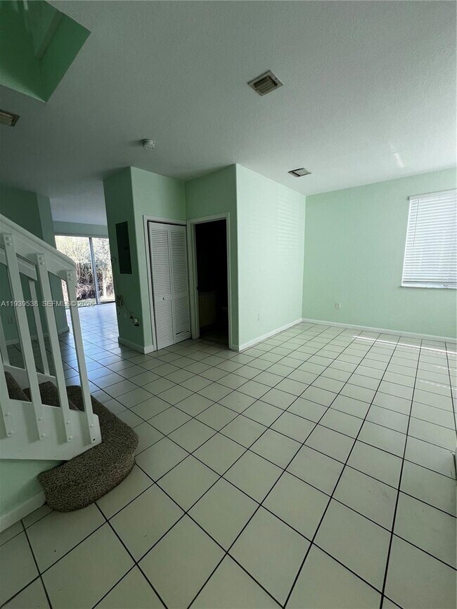 Foto del edificio - 1441 SE 24th Ct