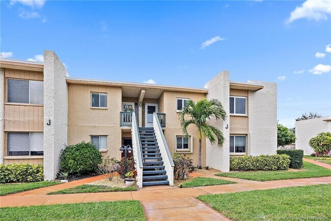 Foto del edificio - 1350 NE 14th Ct