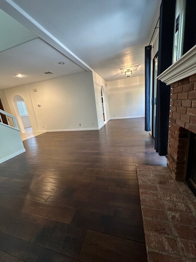 Building Photo - 29723 Strawberry Hill Dr
