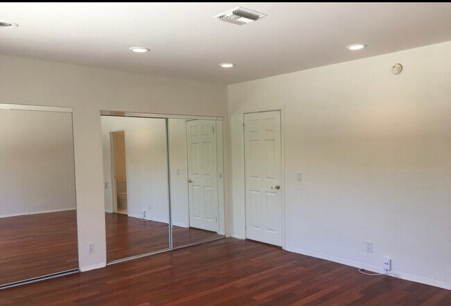 Primary bedroom - 472 S Willaman Dr
