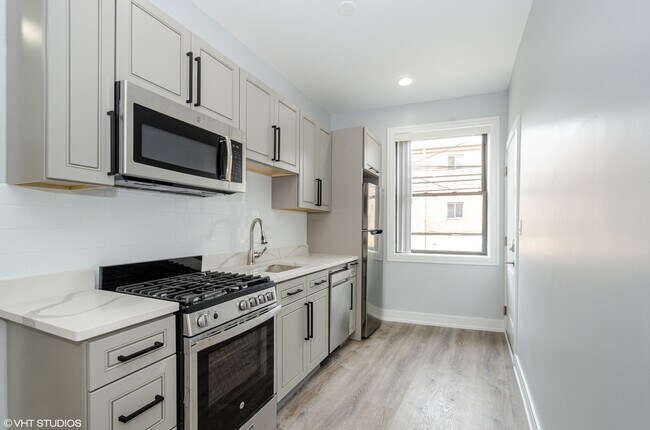 Foto del edificio - 7622 N Eastlake Ter