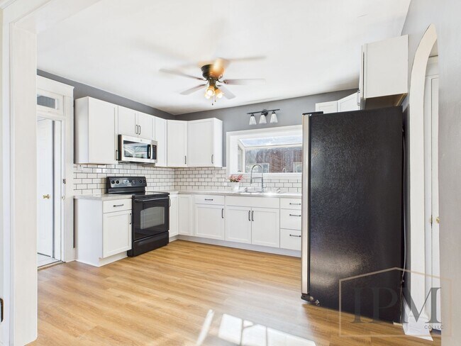 Building Photo - Coming Soon - 4 Bedroom, 2 Bath Home in Yo...