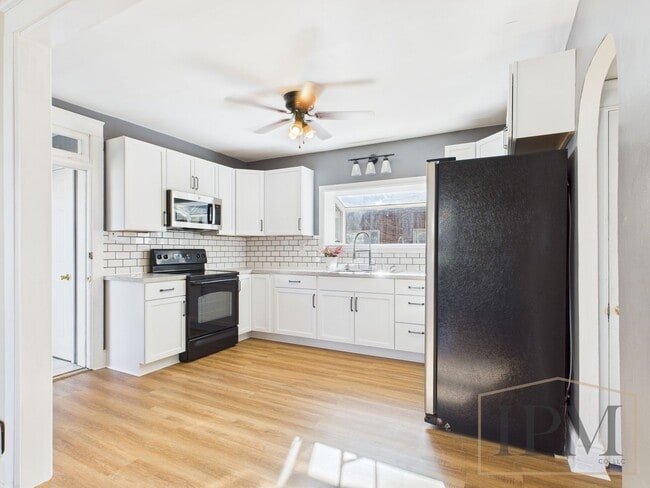 Foto del edificio - Coming Soon - 4 Bedroom, 2 Bath Home in Yo...