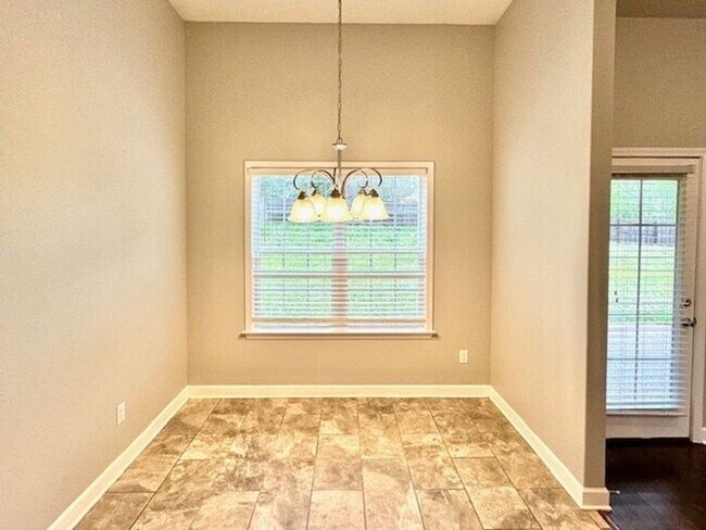 Foto del edificio - Now Leasing a 4 bedroom 3 bath home in Oli...