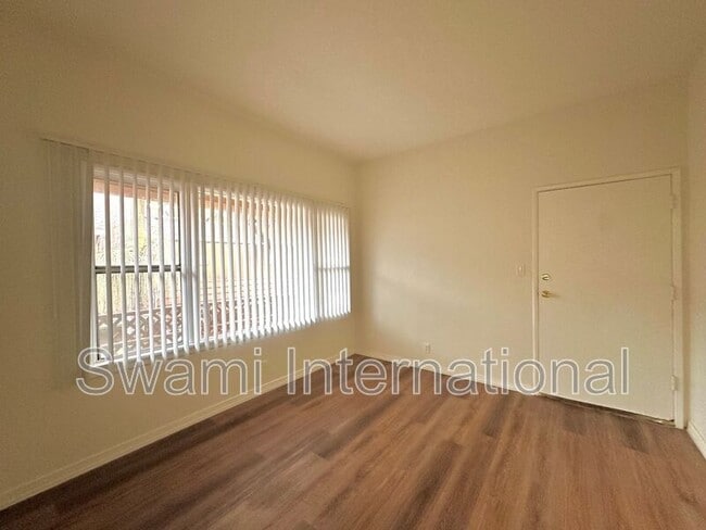 Foto del edificio - 1665 W 182nd St