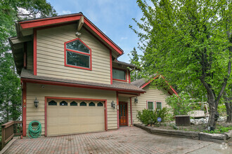 Building Photo - 817 Nadelhorn Dr