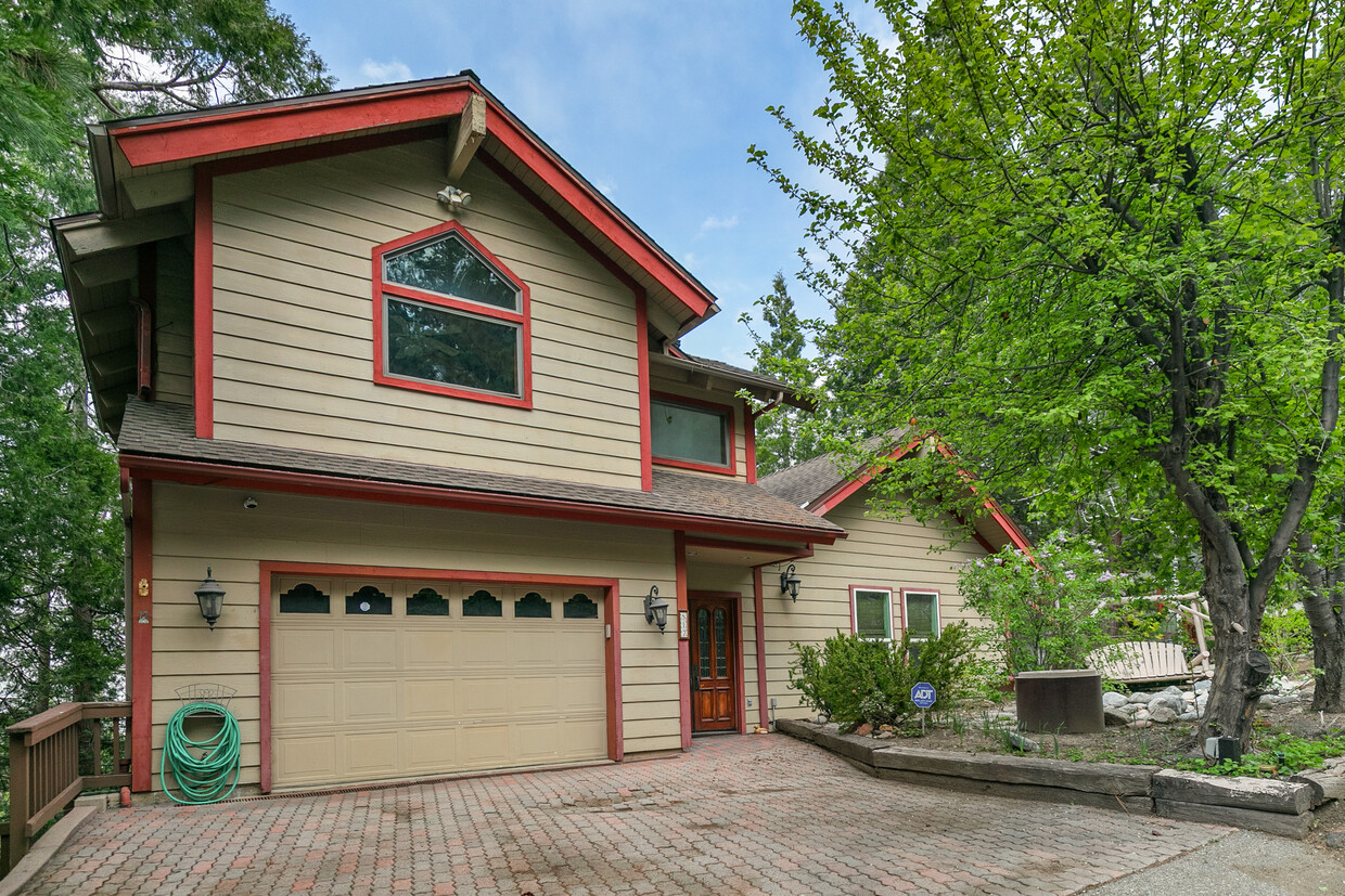 Primary Photo - 817 Nadelhorn Dr