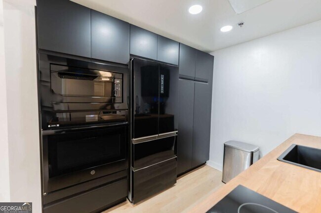 Foto del edificio - 1280 W Peachtree St NW