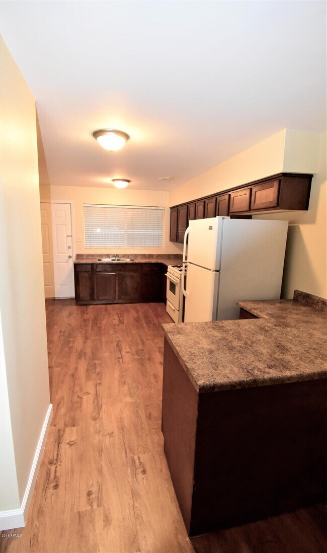 Foto del edificio - 1901 W Weldon Ave