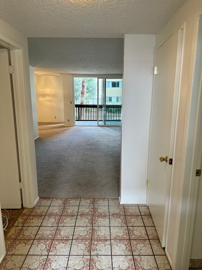 Foto del edificio - 5650 Sumner Way