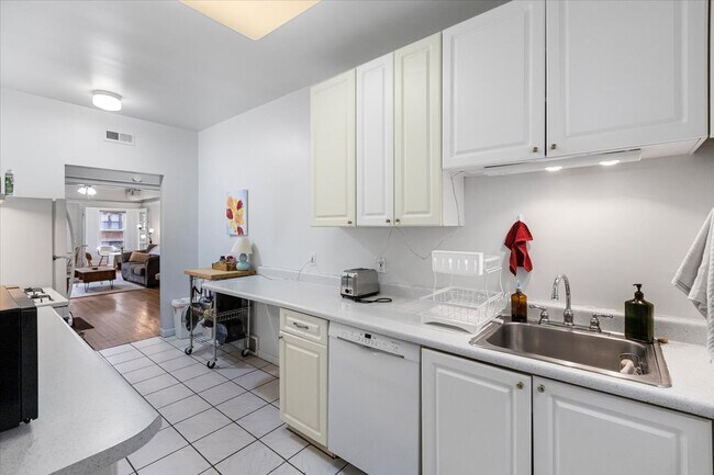 Foto del edificio - 6654 N Newgard Ave