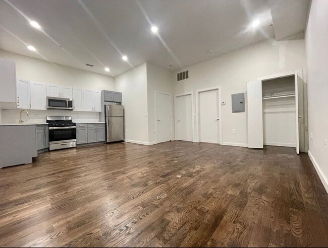 Building Photo - 141 Monticello Ave