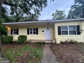 Building Photo - 111 Magnolia Dr