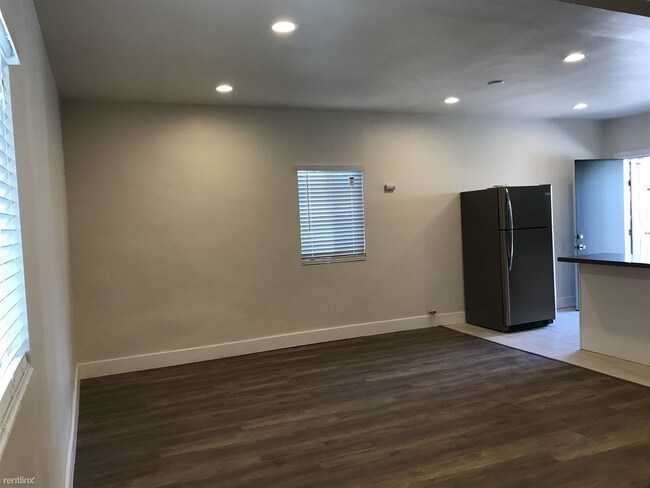 Building Photo - 2221 Griffin Ave