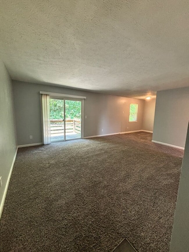 Building Photo - 1590 Illinois Rd