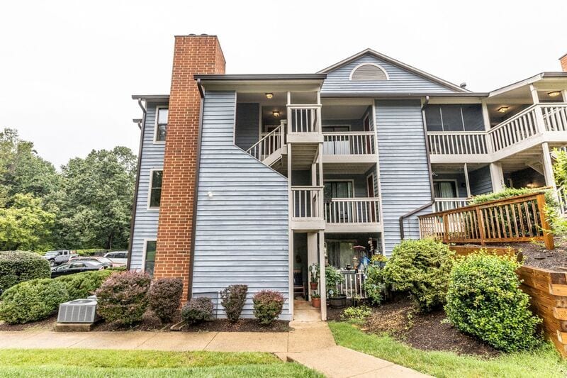 Primary Photo - 358 S Pantops Dr