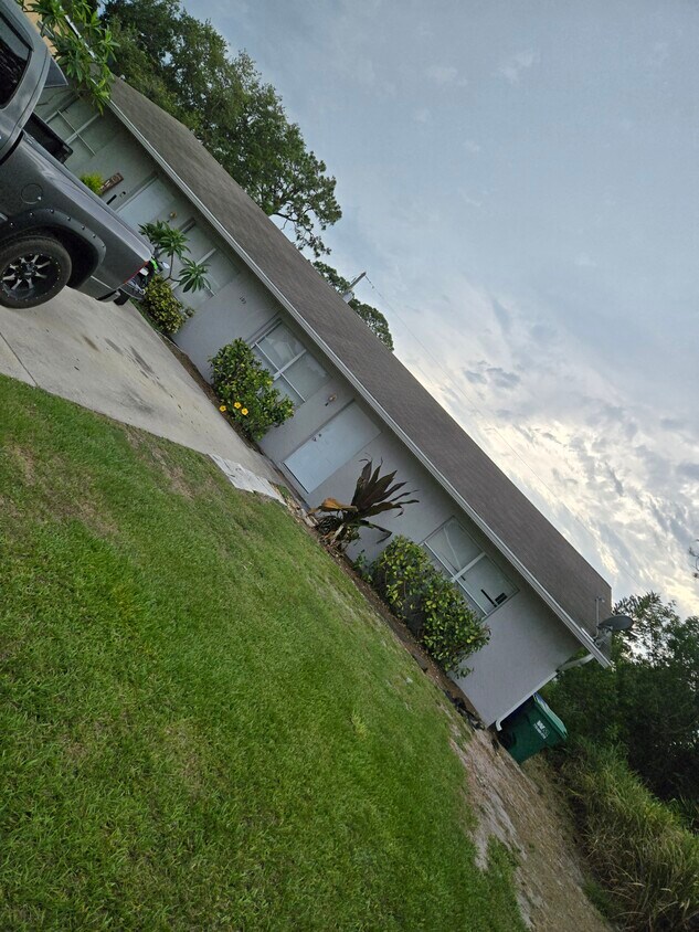 Foto principal - 103 Flint St