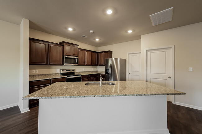 Building Photo - 425 Clover Cir