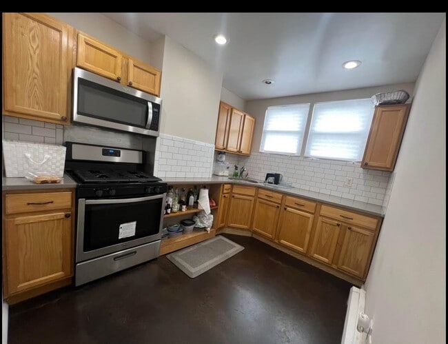 Building Photo - 1413 43rd St