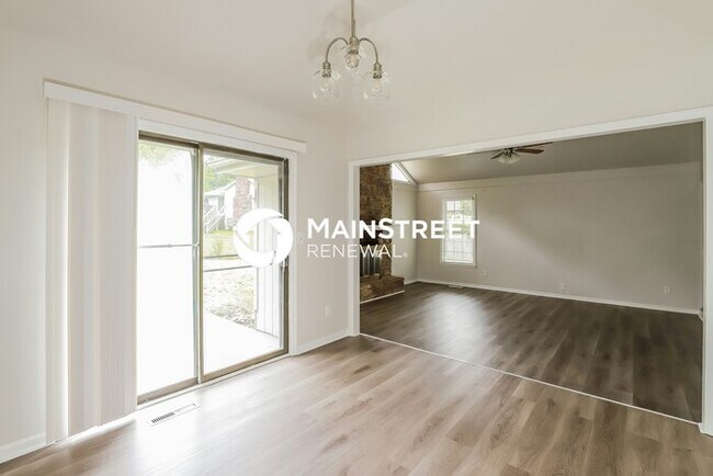Building Photo - 3 Bedroom Pet-Friendly Home in KANSAS CITY, MO with Main Street Renewal
