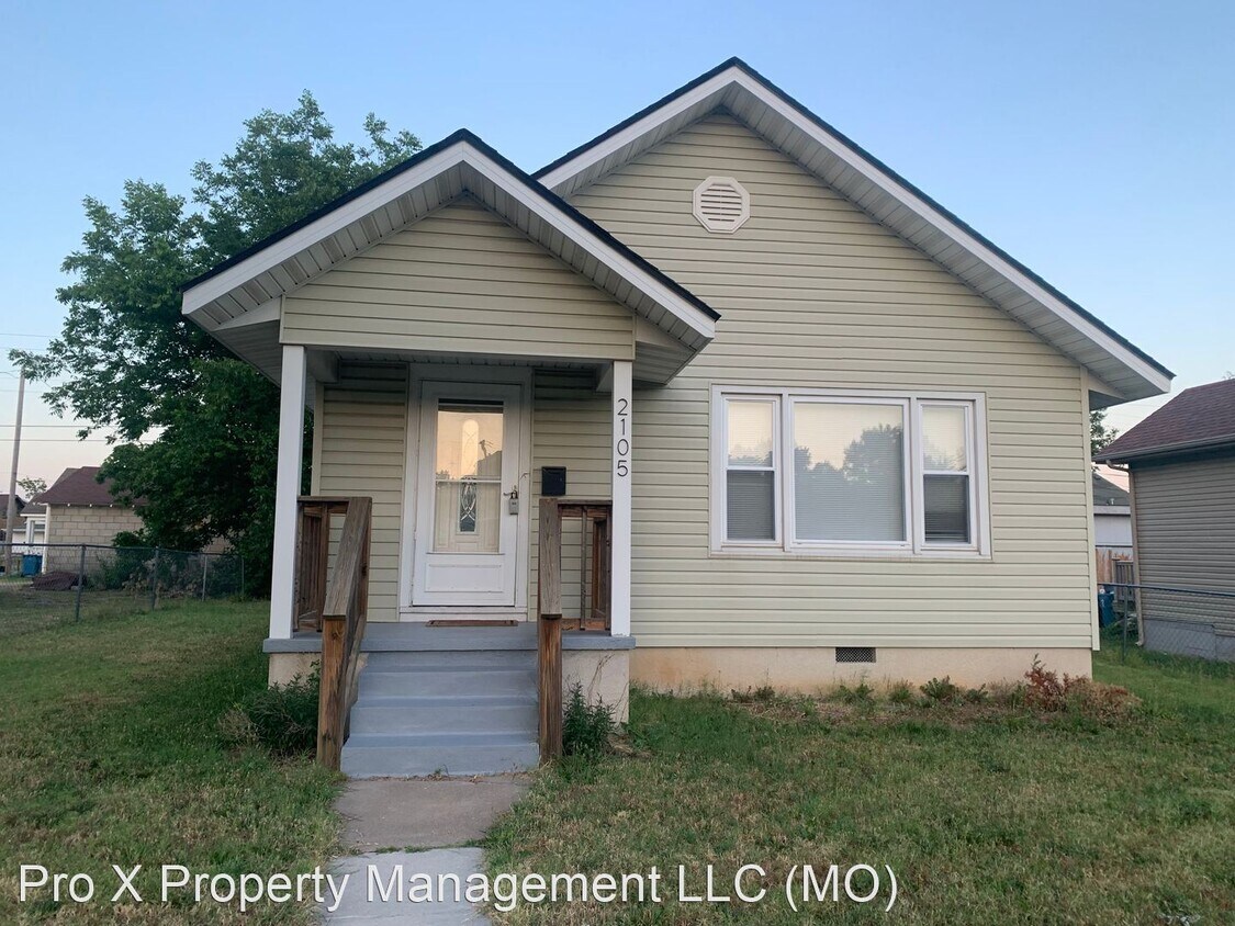 2 br, 1 bath House 2105 S Sergeant Ave House Rental in Joplin, MO