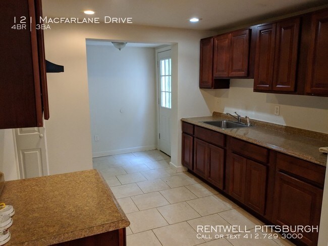Foto del edificio - Gorgeous 4 bedroom in Penn Hills