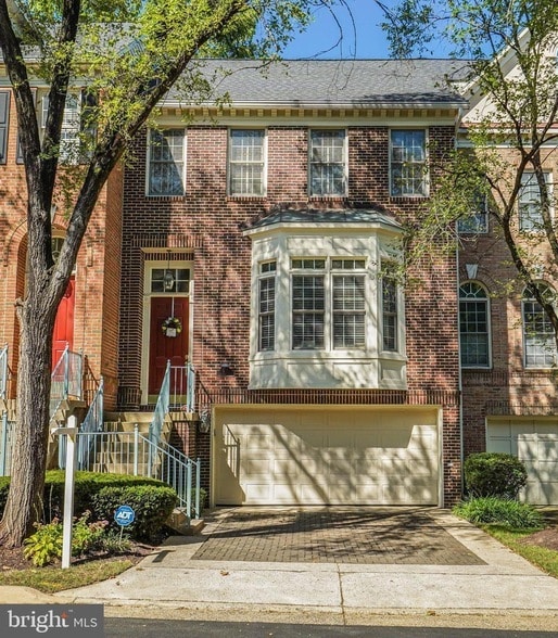 Primary Photo - 150 Rees Pl