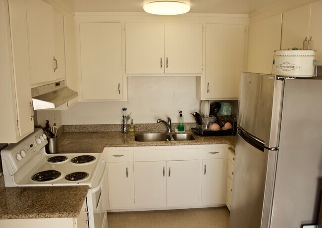 Kitchen - 3466 Paxton Ave