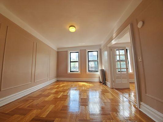 Foto del edificio - 3 bedroom in BRONX NY 10463