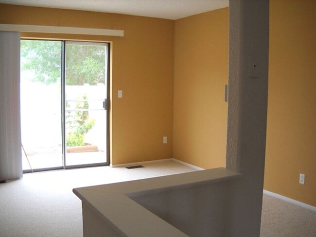 Building Photo - 3 Bedroom, 2.5 Bath Townhouse with Attached Garage in Desirable Lafayette, CO!