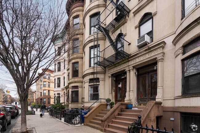 Building Photo - 311 6th Ave