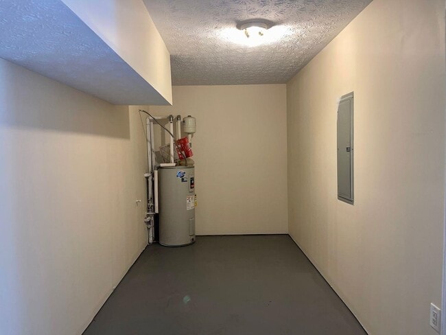 Building Photo - 8222 Lavista Ct