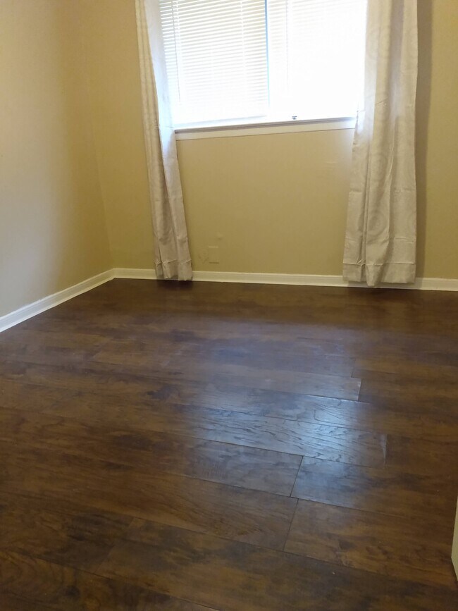 Building Photo - 6928 Ashbrook