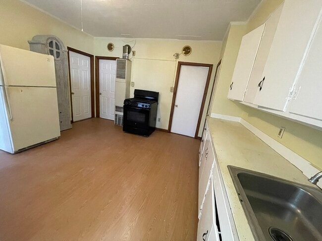 Building Photo - 33 Nashua St