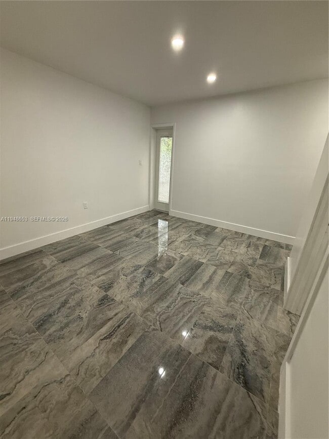 Foto del edificio - 545 NW 20th St