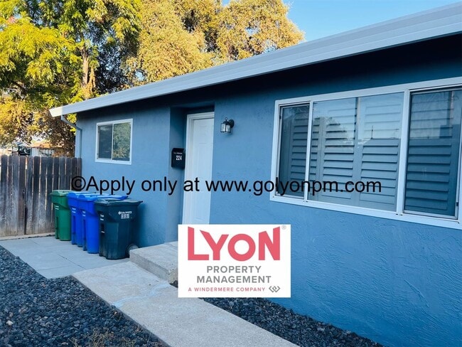 Building Photo - Modern & Stylish 2 Bedroom Duplex with Private Yard in Galt!