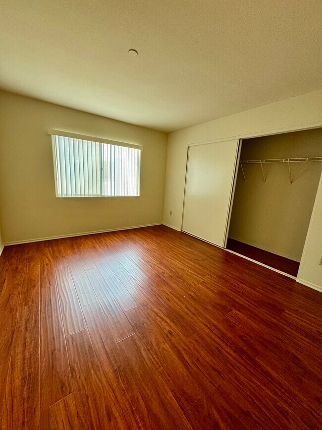 Building Photo - 3821 Mentone Ave