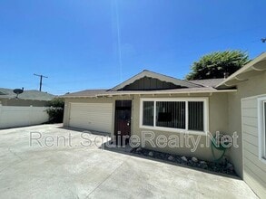 Building Photo - 355 S Aspan Ave