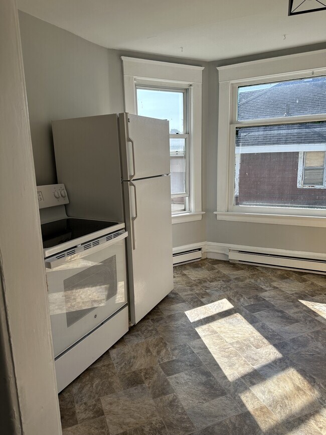 Building Photo - 11 LLC-93 Sailly Avenue