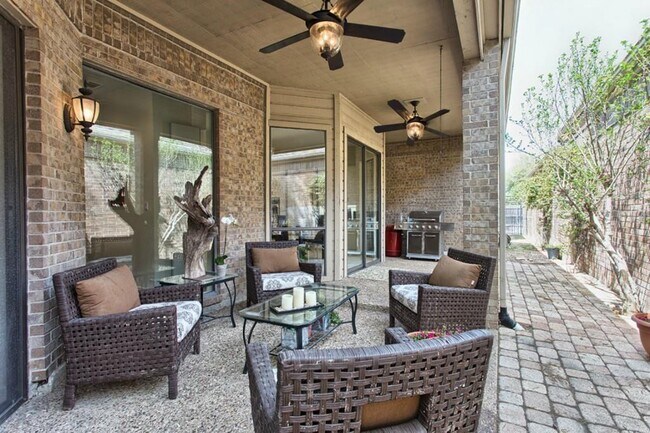 Foto del edificio - 5923 Encore Dr