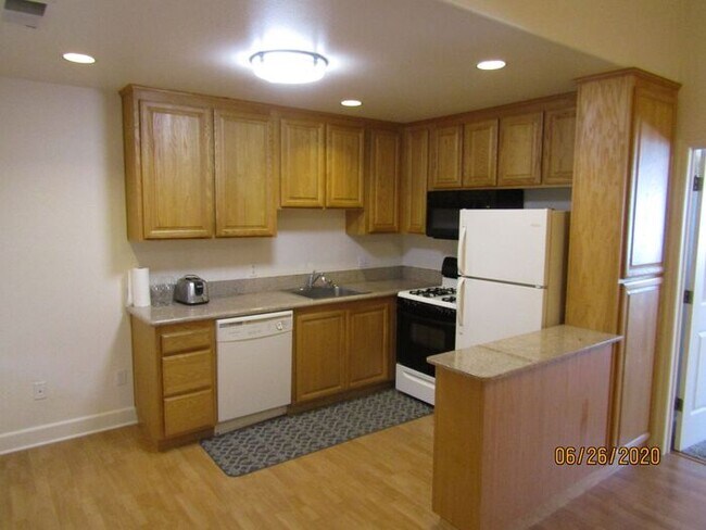Building Photo - 762 Mendocino Ave