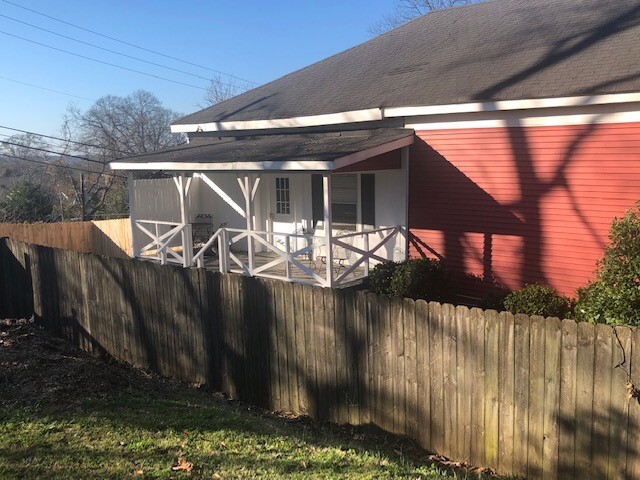 Condo entrance with private fenced yard and porch - 16 Glen Iris Park S