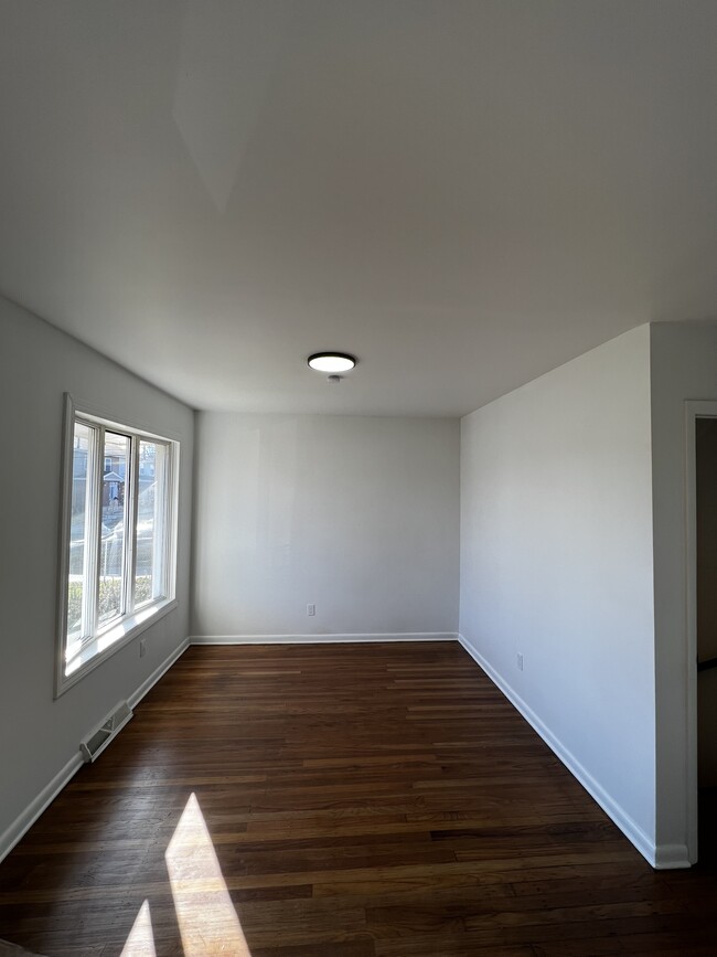 Dining Room - 1433 M L King Pedestrian Way