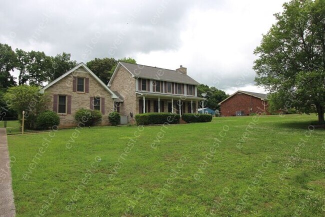 Building Photo - Beautiful 3 Bed & 2.5 Bath Home