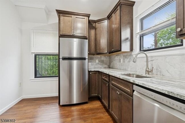 Foto del edificio - 350 Arlington Ave