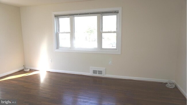 Building Photo - 908 8th St