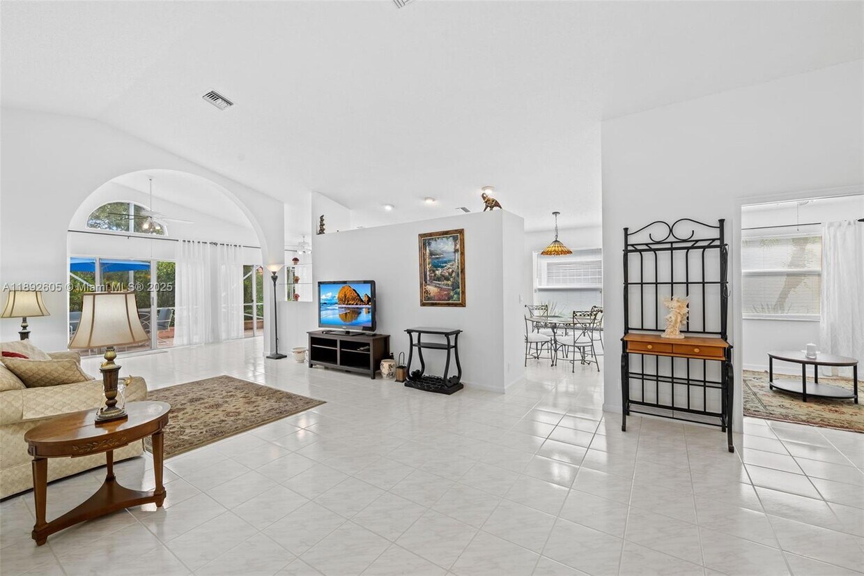 Foto principal - 9650 Harbour Lake Cir