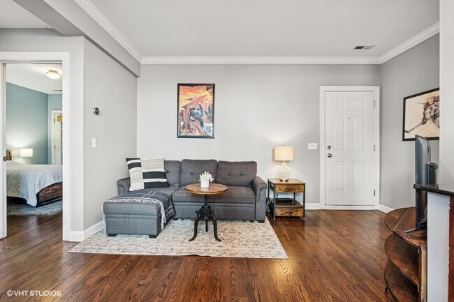 Foto del edificio - 743 W Cornelia Ave