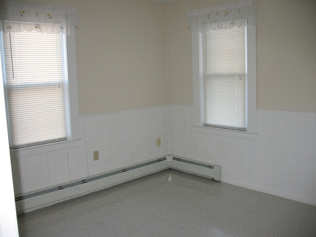 Building Photo - 19 Ticonic St