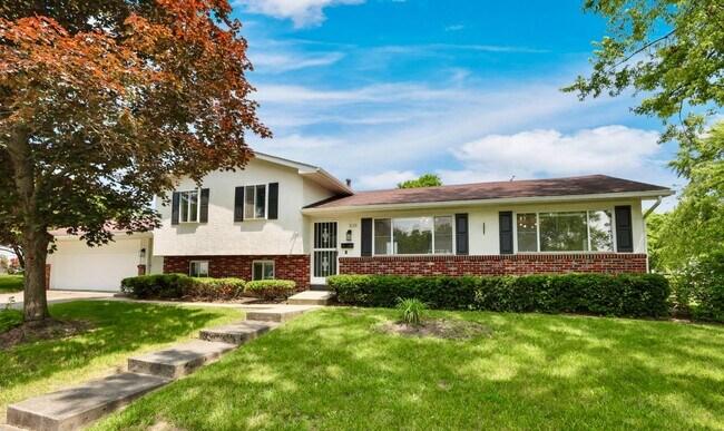 Building Photo - 3150 Vauxhall Dr